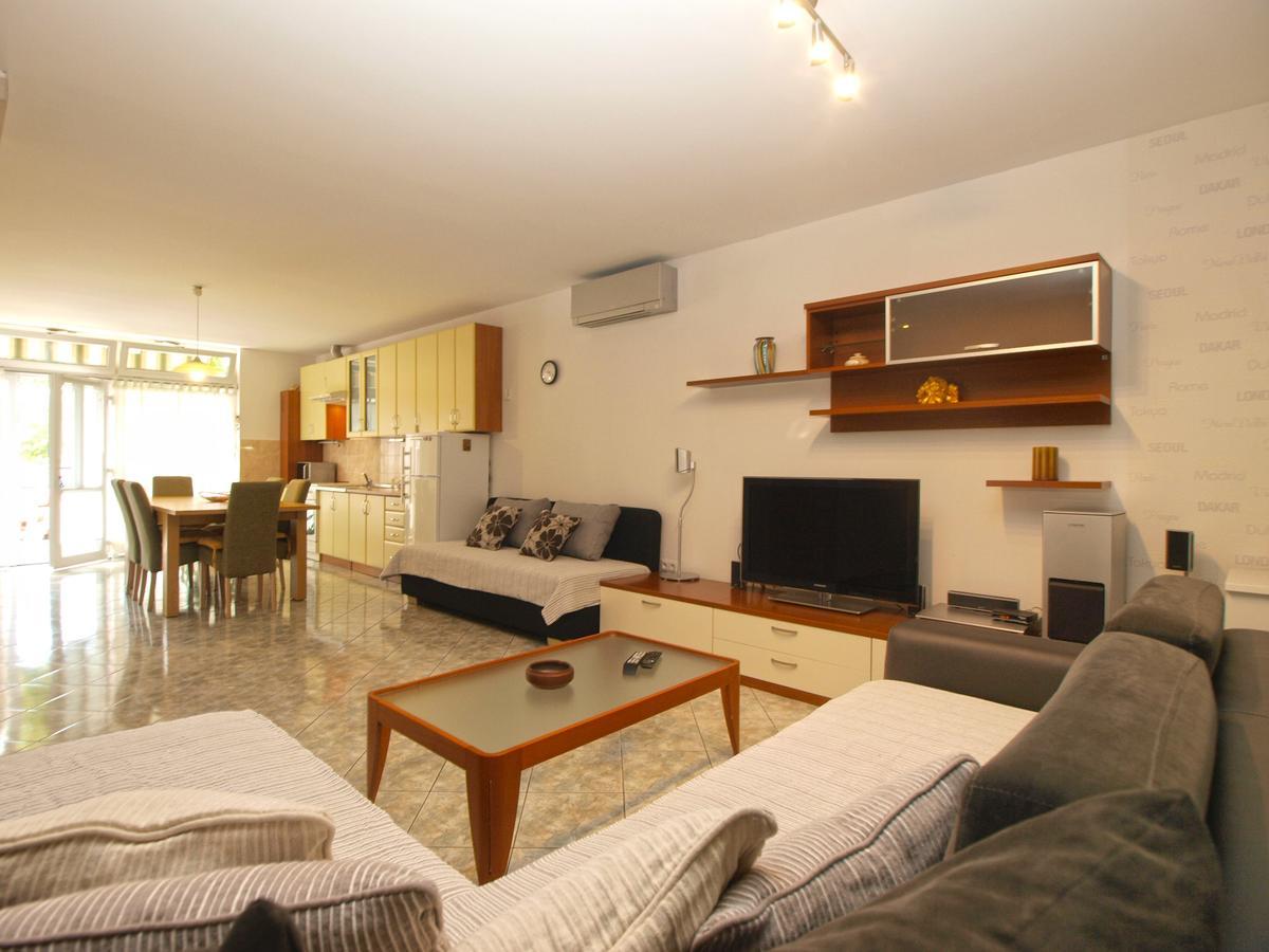 Apartments Slavka 1155 Pula Zewnętrze zdjęcie